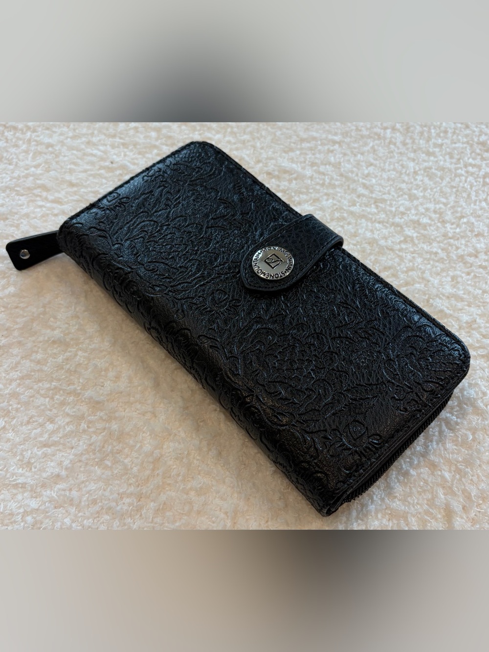 Stone Mountain Accessories Black Leather Zip Wallet with Logo Liner